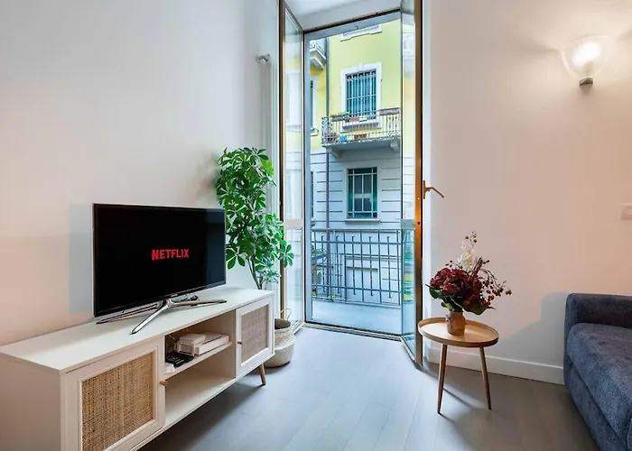 Central Station & Shuttle Airport Stop 2' Walk Milano