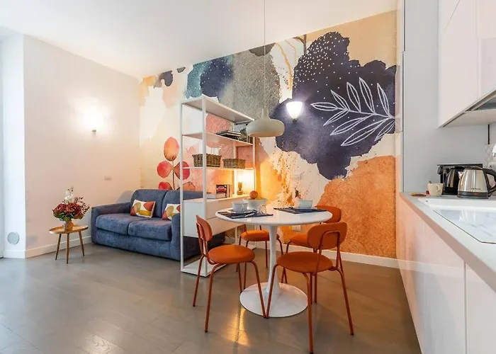 Central Station & Shuttle Airport Stop 2' Walk * Milano