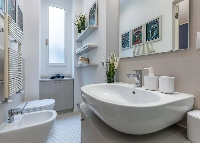 Daire Central Station & Shuttle Airport Stop 2' Walk Milano