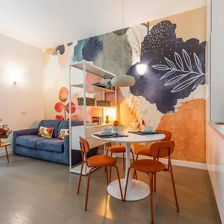 Central Station & Shuttle Airport Stop 2' Walk * Milan
